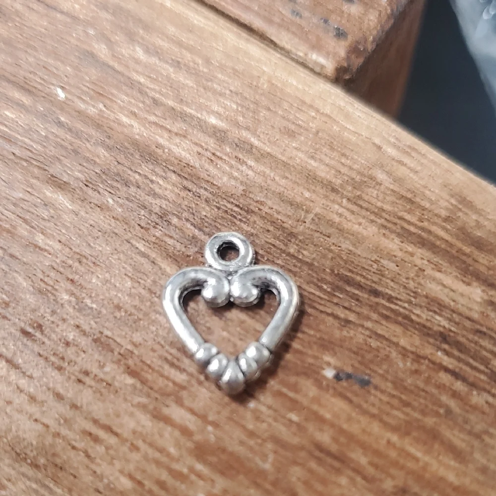 P270 Victorian Heart Charm